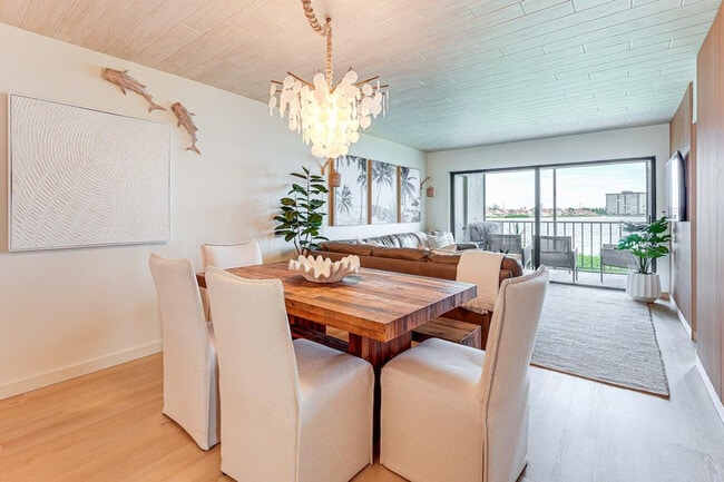 Building Photo - 6218 Palma Del Mar Blvd S