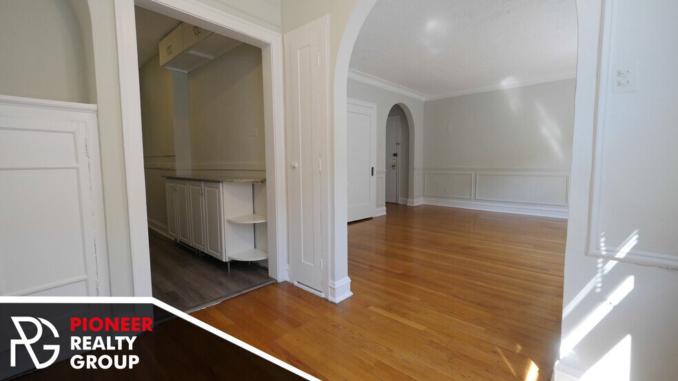 Building Photo - 546 W Surf St
