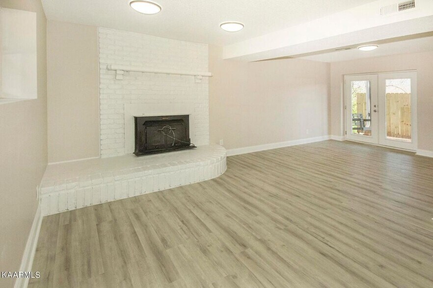 Building Photo - 106 Newport Dr