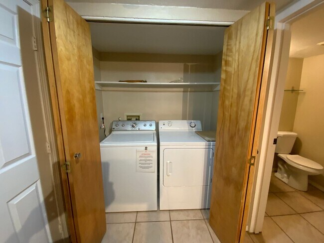 Building Photo - *Owner Broker* 2 Bedroom Townhome Availabl...