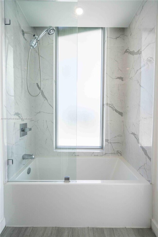 Building Photo - 8425 Crespi Blvd