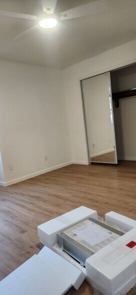 Building Photo - 326 E 2nd St