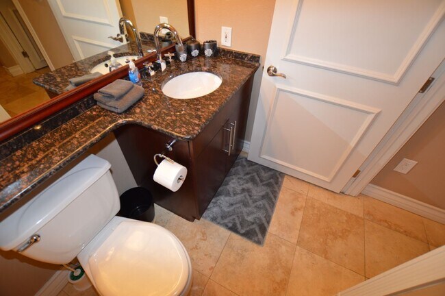 Building Photo - Meridian Furnished 2 Bed | 2 Bath Condo wi...