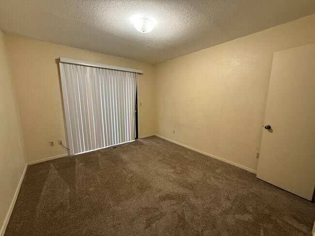 Building Photo - Huge Master Suite, culd-du-sac, Jenks Scho...