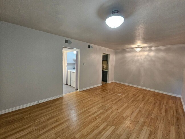 Building Photo - PARK LANE TOWNHOMES!