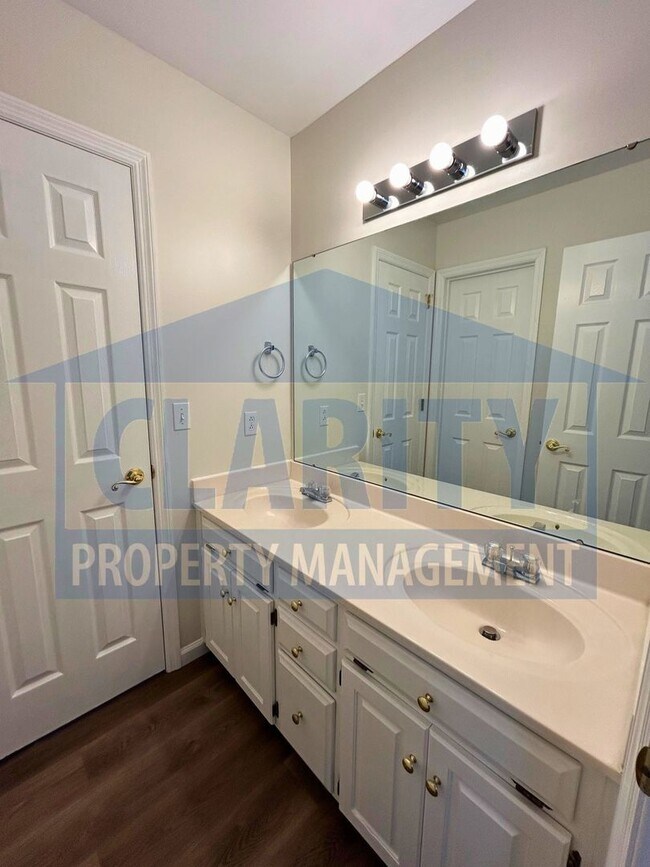 Building Photo - Three-bedroom townhome in Chattanooga!