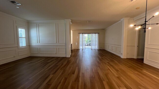 Building Photo - 104 NW Pleasant Grove Way