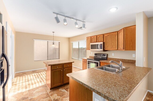 Building Photo - Beautiful 4 Bedroom Home in Johnson Ranch!