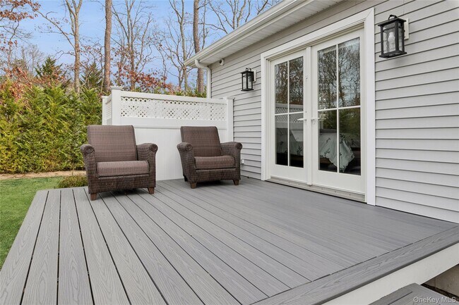 Building Photo - 4 Chestnut Ln