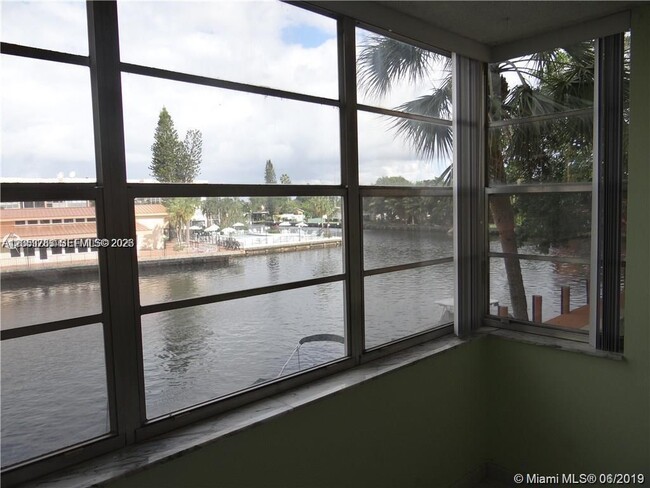 Building Photo - 2741 Taft St