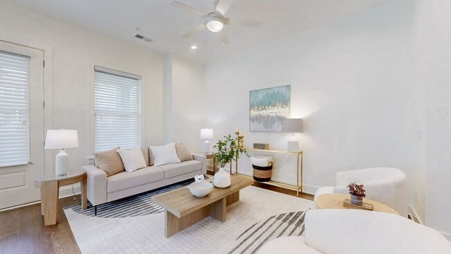 Building Photo - Sleek 3BR Stunner Near Historic Downtown Franklin