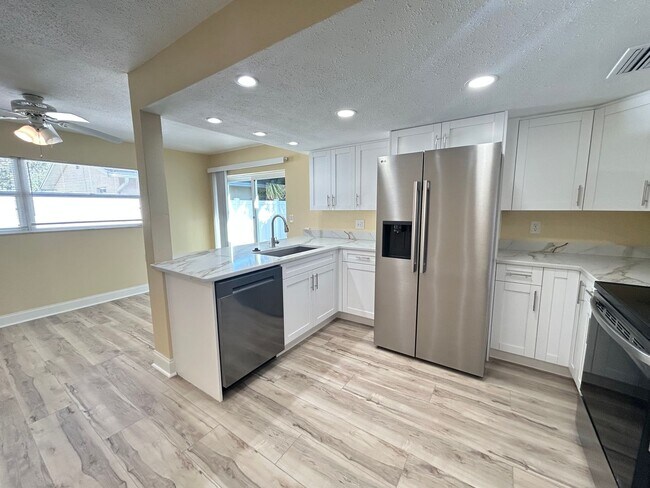 Building Photo - Remodeled 3 bedroom 2 bath Home in NE St Pete