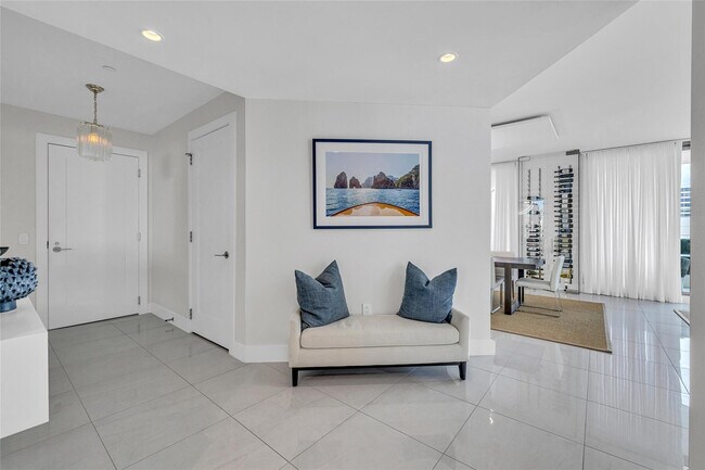 Building Photo - 100 E Las Olas Blvd