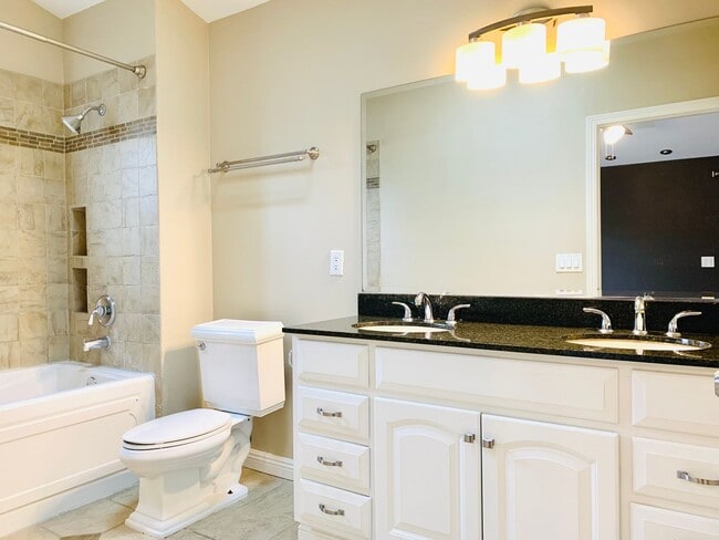 Building Photo - Gorgeous 3BD/2BA House in Hillcrest - Available NOW!