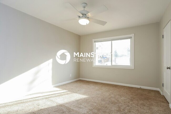 Building Photo - 3 Bedroom Pet-Friendly Home in AURORA, CO with Main Street Renewal
