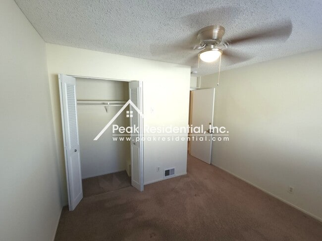 Building Photo - Spacious Rosemont Area 2bd/1ba Condo - Great Price!