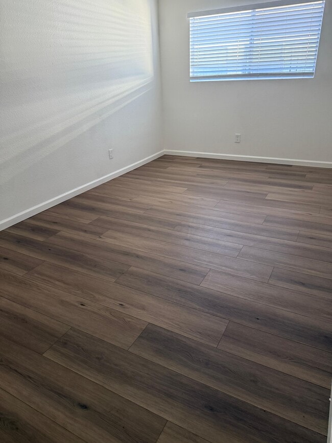 Building Photo - 5436-4 Imperial Ave