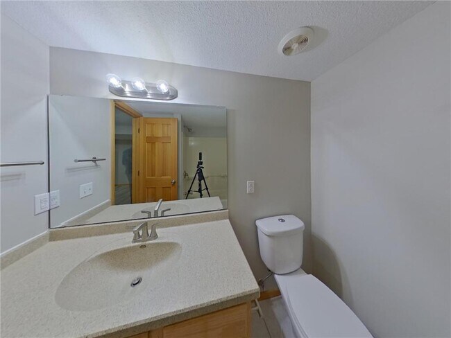 Building Photo - 209 Greenbriar Ln