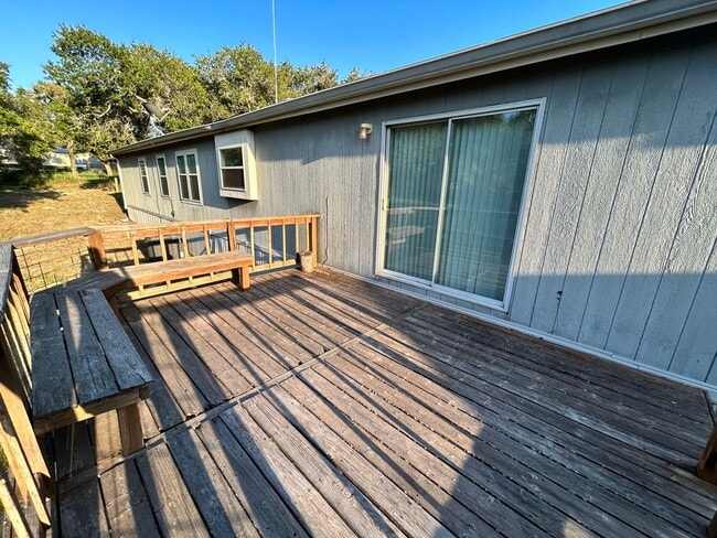 Building Photo - **APPLICATION RECEIVED** Live Large in This Beautiful Adkins Retreat!