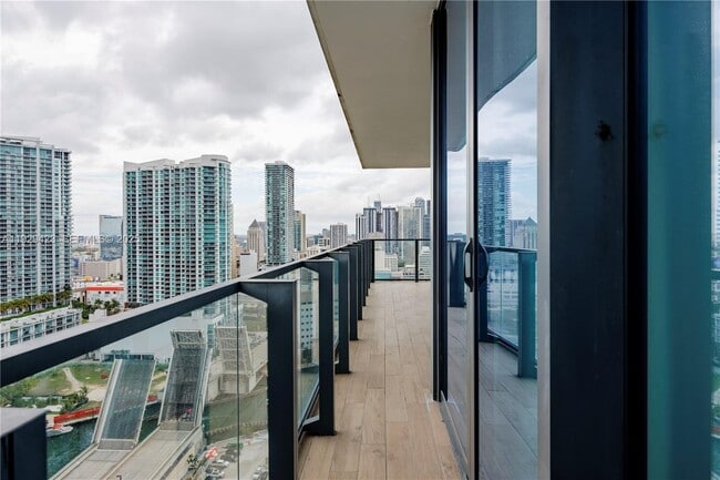 Building Photo - 68 SE 6th St