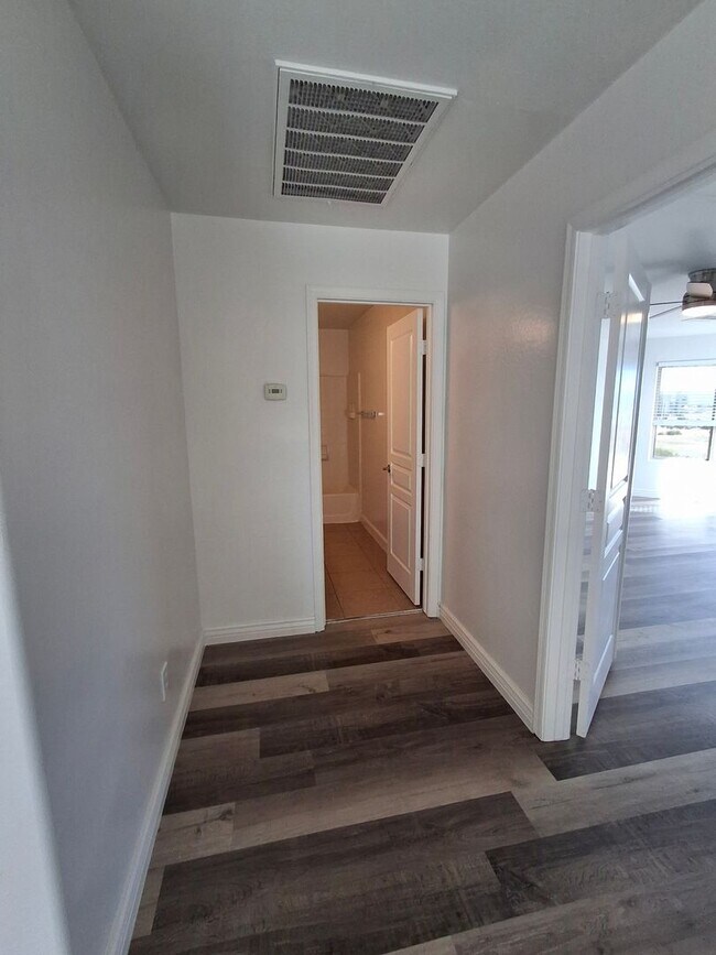 Building Photo - 1280 E Saddle Way