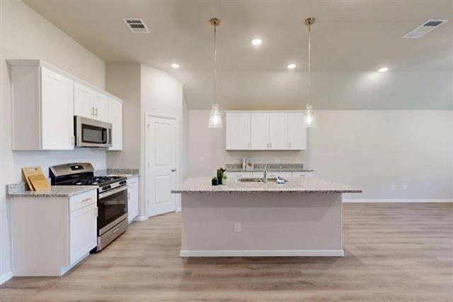 Building Photo - 409 Forsyth Dr