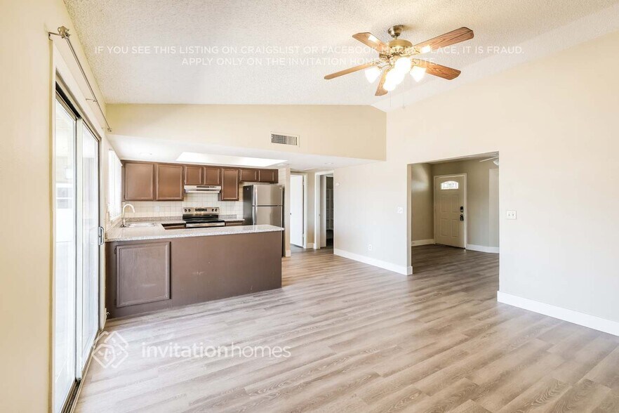 Building Photo - 9503 W Las Palmaritas Dr