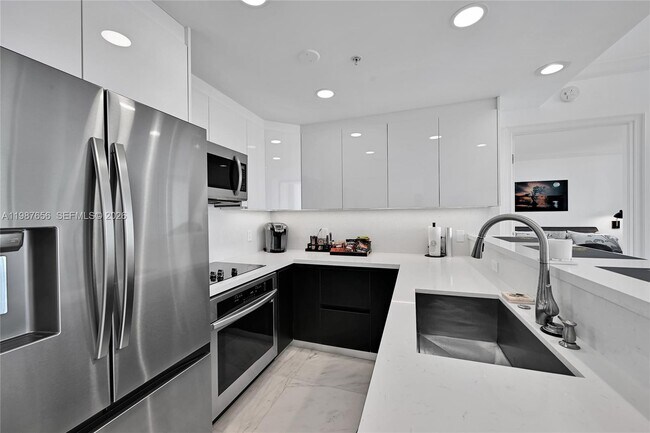 Building Photo - 3350 SW 27th Ave