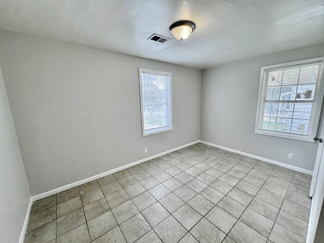 Building Photo - 1623 Harville St