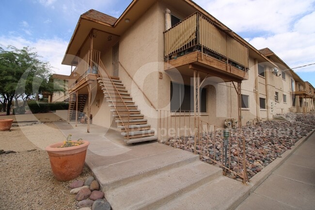 Primary Photo - 1130 E Butler Dr