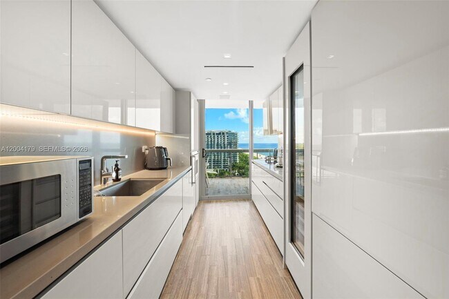 Building Photo - 101 20th St