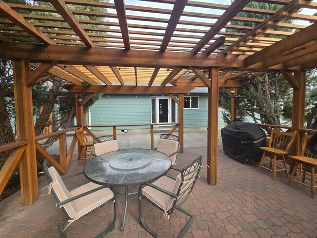 Building Photo - 6762 NW Larch Dr