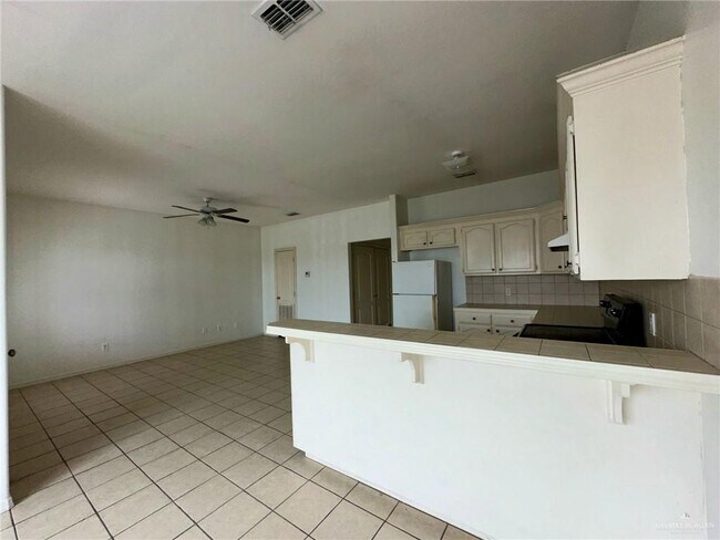Building Photo - 13 Hill Crest Dr