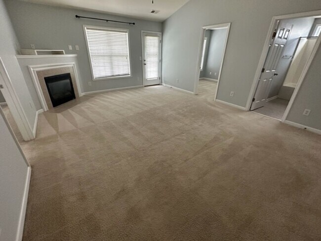 Building Photo - Beautiful Fenced in Patio Home in Colfax!