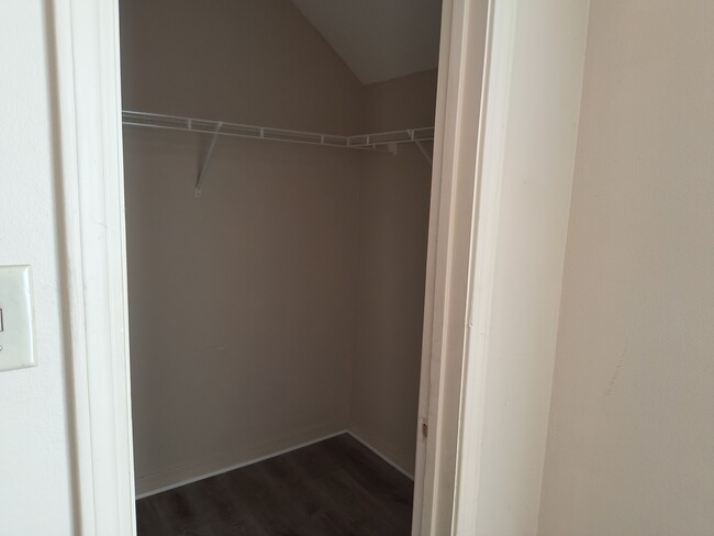 Master walk-in closet - 14 Hollycrest Blvd