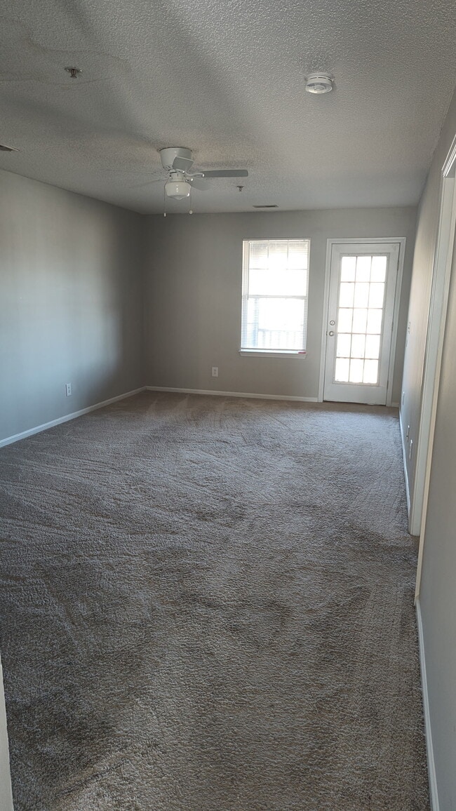 Building Photo - 2601 Riverridge Ct