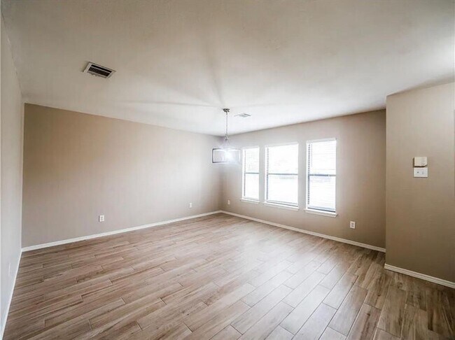 Building Photo - 1173 Forest Bluff Trail