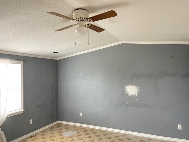 Building Photo - 417 Lenora Dr