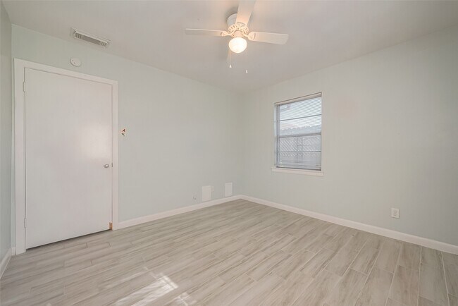 Building Photo - 3426 Bradford St