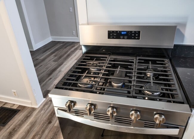 Building Photo - Remodeled 3 Bedroom 1 Bath home Ready for ...