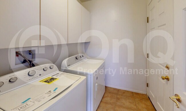 Building Photo - 579 W Tara Danette Dr