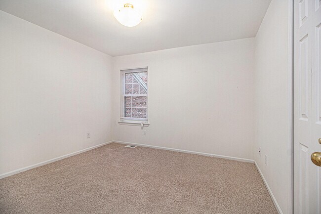 Building Photo - 4442 Hillside Dr