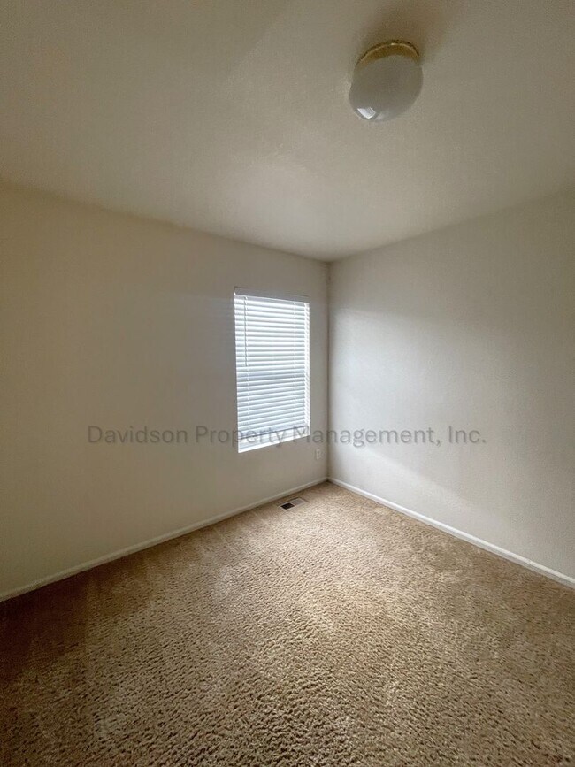 Building Photo - Great 3-Bedroom Townhouse in Southeast Colorado Springs