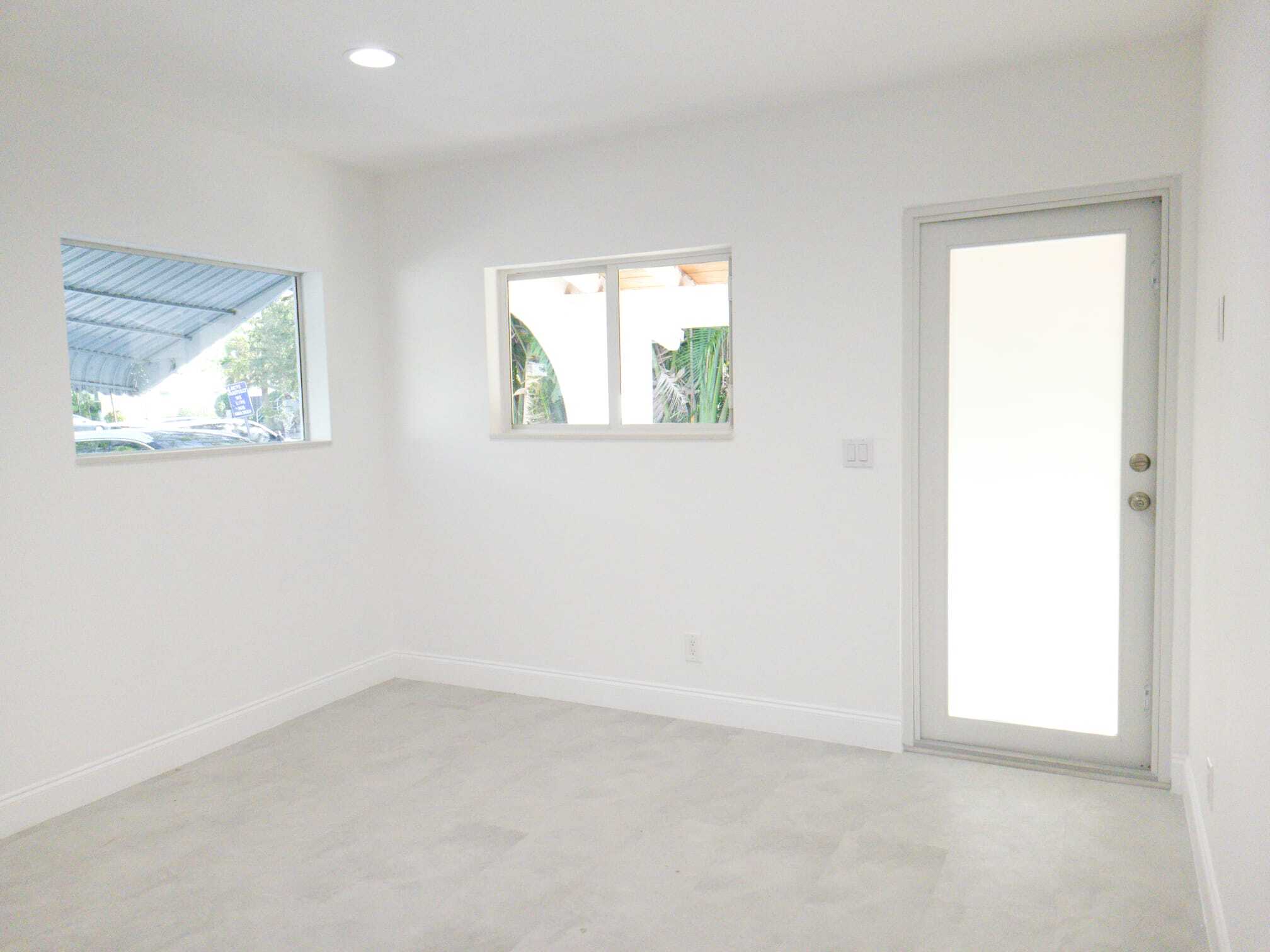 Building Photo - 19 SE 12th Ave