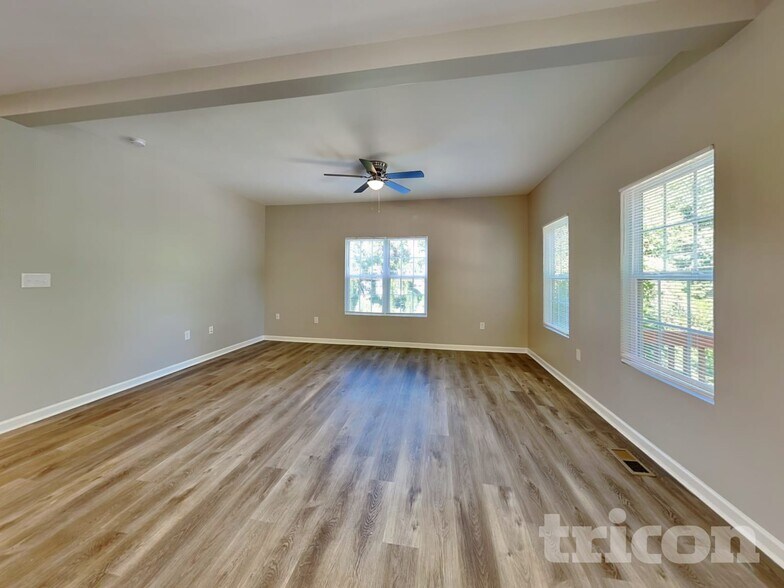 Building Photo - 118 Lookout Point Pl
