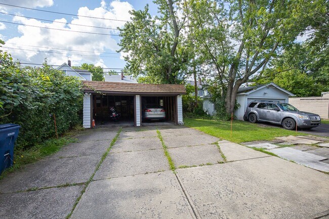 Building Photo - 3250 Berkshire Rd