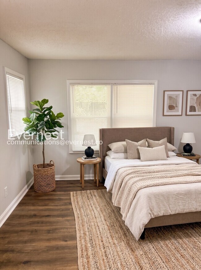 Building Photo - 3-Bed/2-Bath Home/Pet Friendly/Available Soon!