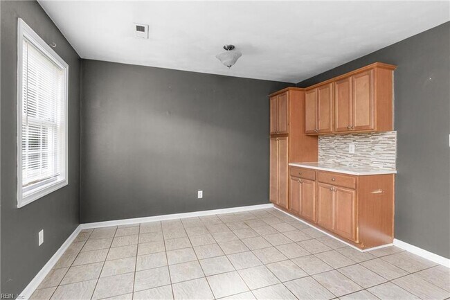 Building Photo - 633 W 29th St