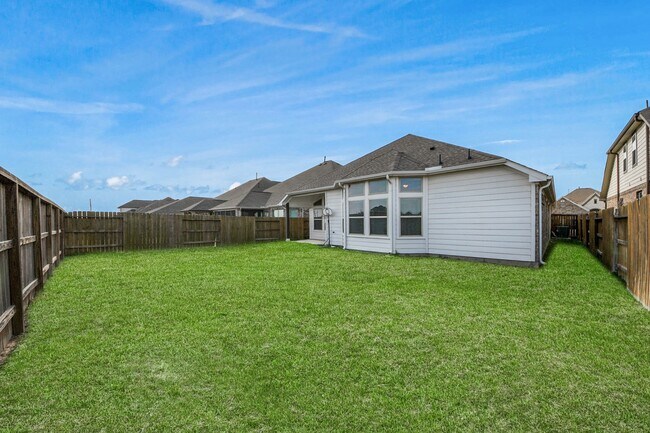 Building Photo - 165 Sunray Creek Dr