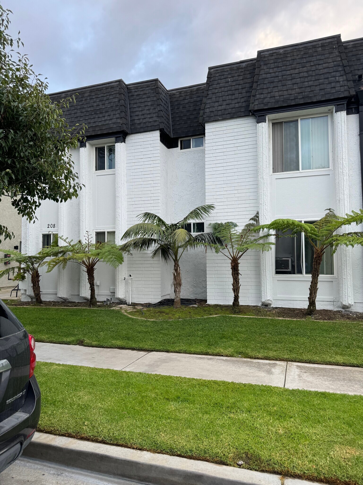 Building Photo - 208 Oswego Ave